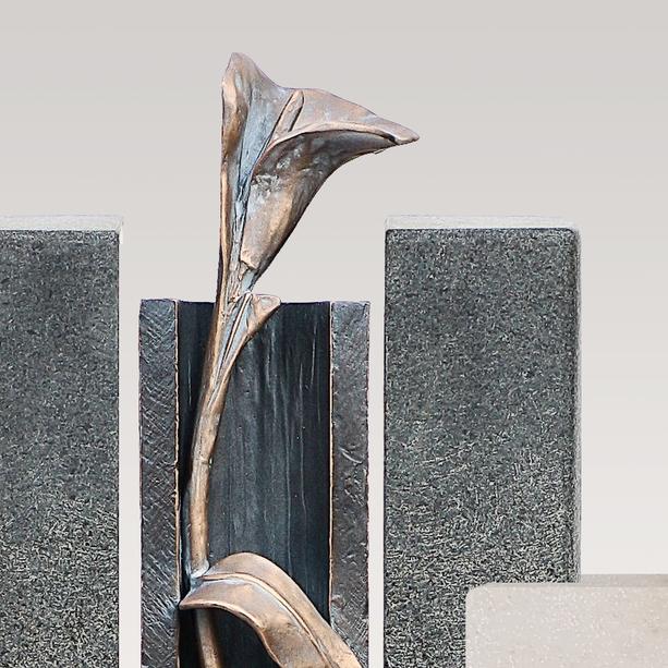 Floraler Kalkstein & Granit Urnengrabstein mit Bronze Blume - Casato Flora